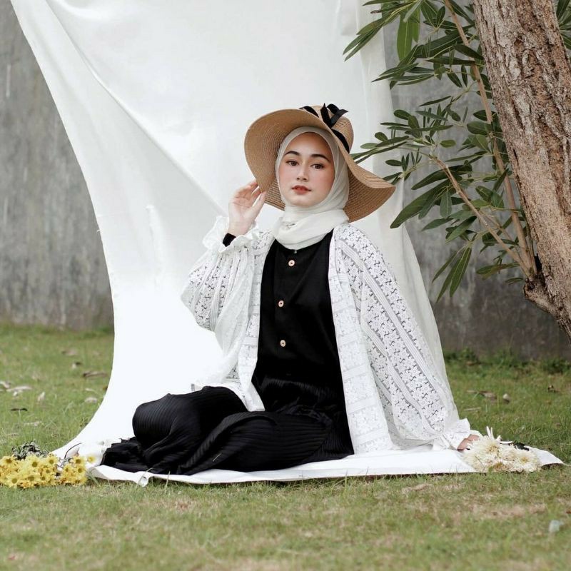 Cardigan Lace Outer Brokat Putih Modis Kekinian Outfit Wanita Kondangaan Fashion Wanita Muslimah