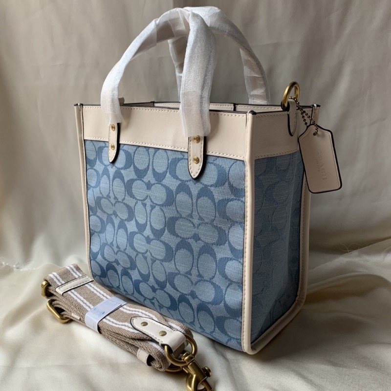 Coach Field Tote 22 In Signature Chambray(C4692)