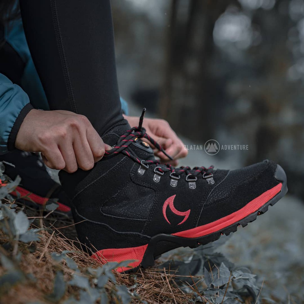 Sepatu Gunung / Sepatu Hiking Mokzhaware Enlighteen Original Terlaris