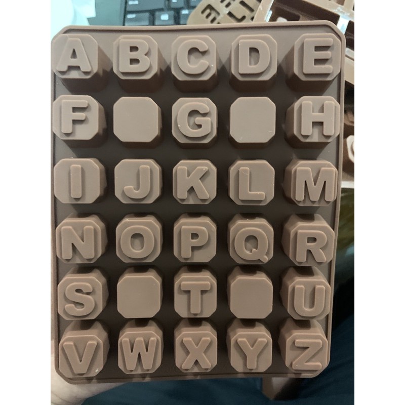 

cetakan silicone balok huruf besar