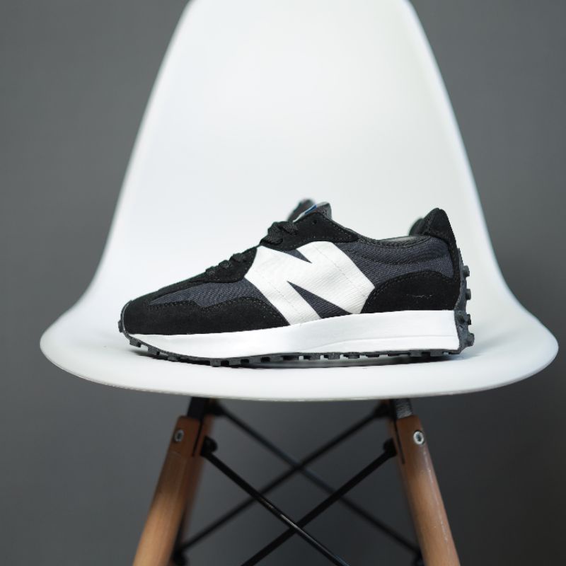 NB 327 BLACK WHITE WMNS