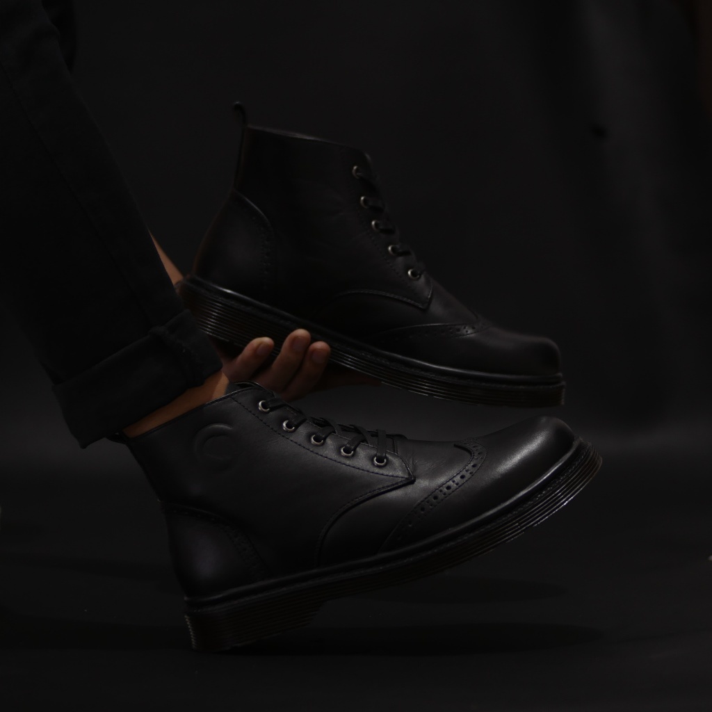 PELLIFE BLACK ORIGINAL x GREATA Sepatu Kulit Sapi Asli Pria Boots Hitam Tinggi Tali Casual Semi Formal Vintage Klasik Jalan Hangout Kuliah Kerja Kantor Classic Boot Genuine Leather Shoes Bikers Touring Footwear Big Size Ukuran Besar Jumbo 44 Keren Terbaru