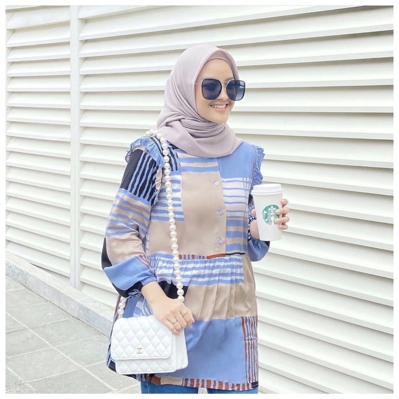 Preloved Doris blouse Miami M by Vanilla Hijab