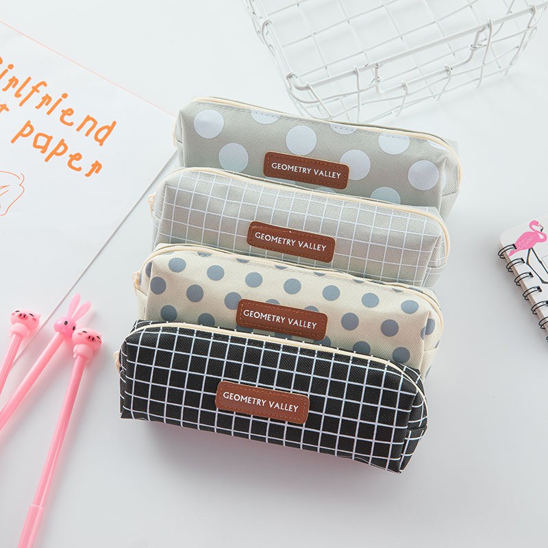 ATM.Medan Tempat Pensil Kanvas Monokrom-1