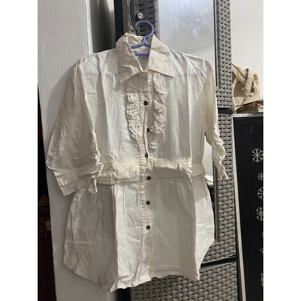 PRELOVED BLOUSE / KEMEJA BROKEN WHITE BRAND LOKAL