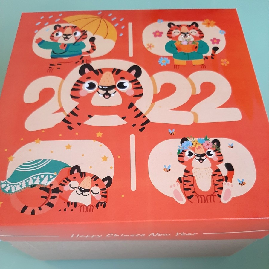 

(5 Pcs) Dus Kue Cake Imlek CNY Kotak Kemasan Dus Bolu Tiger Imlek Gong Xi Fa Chai Packaging Hampers Ukuran 22x22 cm