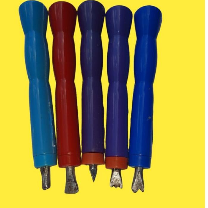 

Best Seller.. Alat Gores Kerok Crayon Kreatif 1 set isi 5 ,Bonus 1 Buah Kuas Crayon