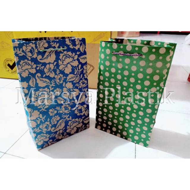 

Tas kertas R5 Tinggi / Paper Bag / Tas Souvenir