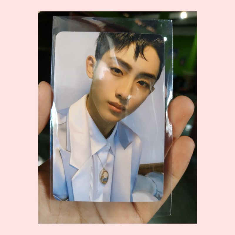 BOOKED (photocard) pc winwin past ver.