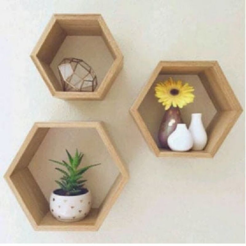 Hiasan dinding hexagonal jati belanda