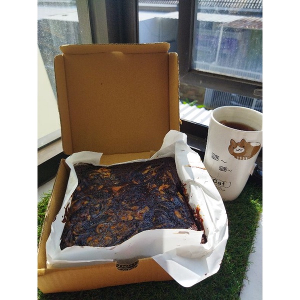 

agustinbrownessfudge16x16x2cm