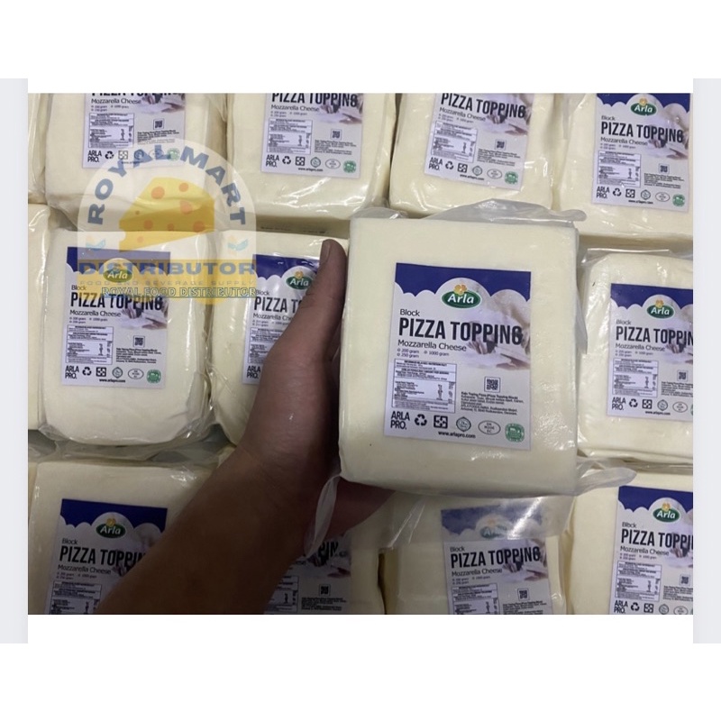 

Keju Mozzarela Arla Pizza topping 1kg / original keju mozzarela arla 1kg / Arla mozzarella untuk corndog , pizza , korean food dll.