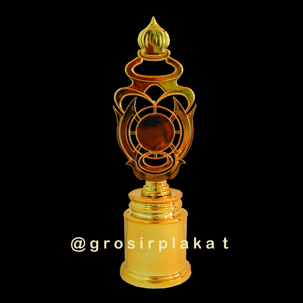 Trophy Emas