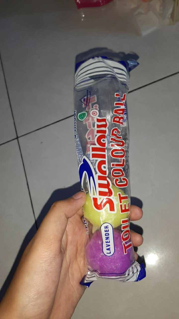 Swallow Kamper Toilet Kapur Barus Toilet Isi 5 Colour Ball/ Putih