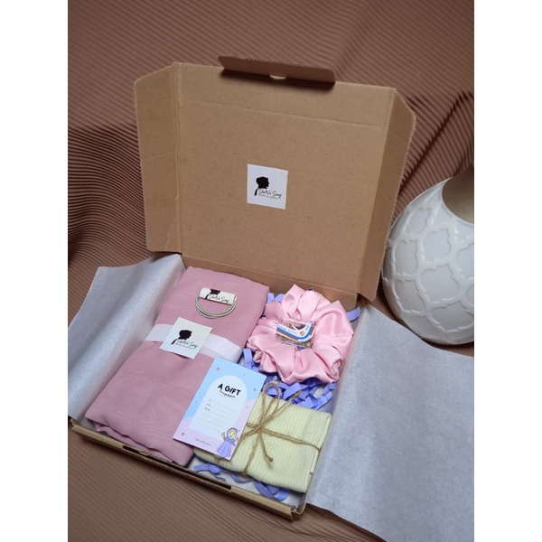 

[TERMURAH] HAMPERS HIJAB / HAMPERS LEBARAN/ KADO WISUDA/ KADO ULANG TAHUN/ GIFT BOX BY SHAWA