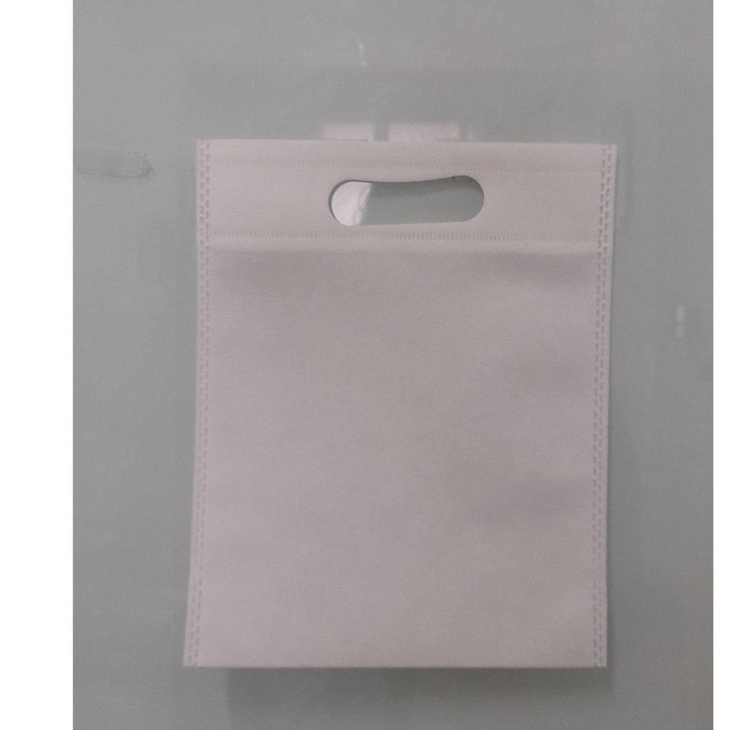 

Tas Press Spunbound Oval Goodie Bag Tas Belanja Warna Biru Benhur 20 cm x 25 cm