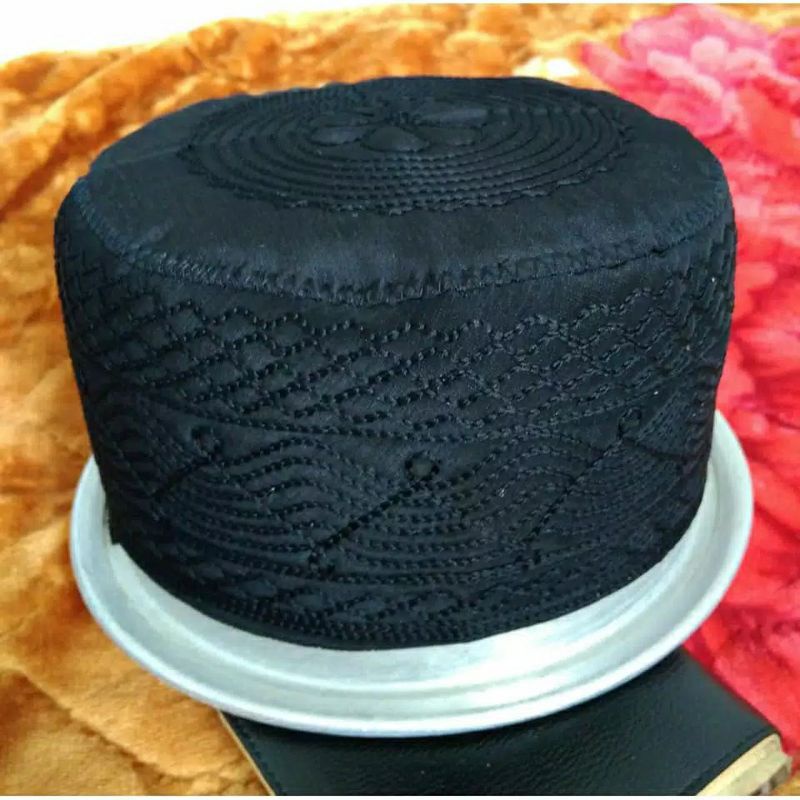 Peci madinah peci haji kualitas premium / peci putih / peci hitam