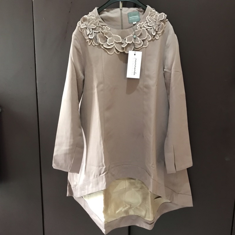 RiaMiranda | Ria Miranda Signature Delarosa Top BNWT