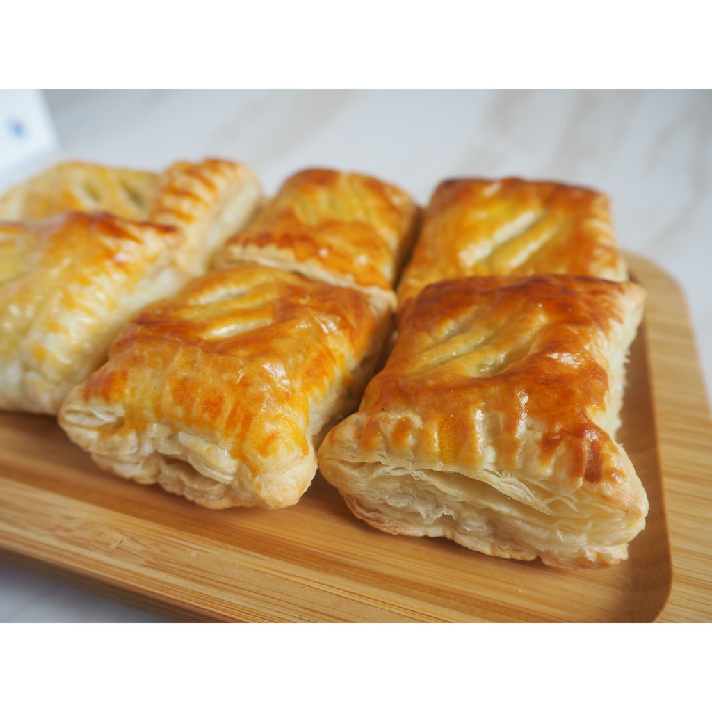 

Bolen Pisang Choco Puff Pastry Pie Bogor