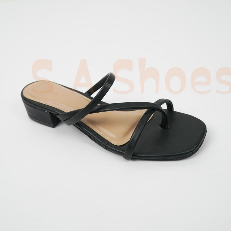 Sandal wanita hak tahu 3cm Hells tali jepit SA95