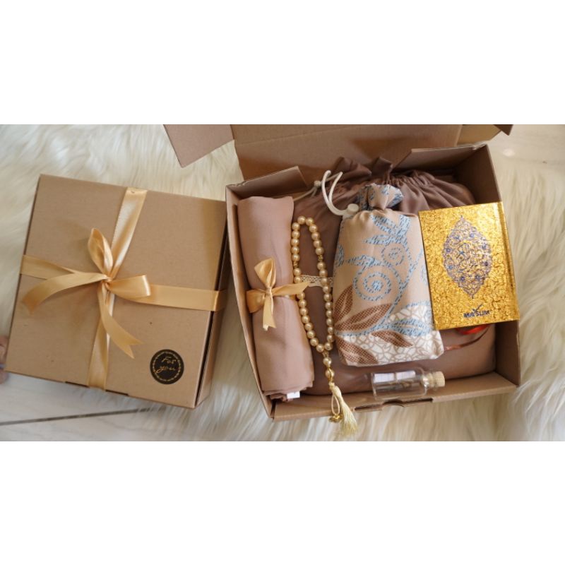 

TERBARU!!Hampers Premium/kado pernikahan/hampers lebaran/hampers ramadhan/kado wisuda/kado cewek/kado ulang tahun/kado anniversary