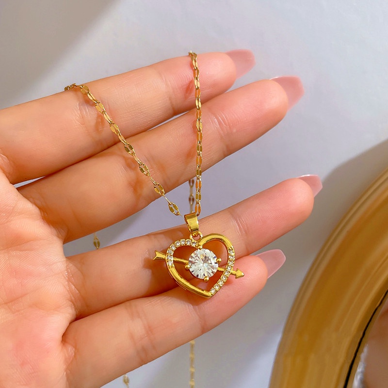 Kalung Titanium Wanita Proyeksi Bulan Hati &quot;I love you&quot; Berlian Kristal Emas 18k Anti Karat Perhiasan Korea