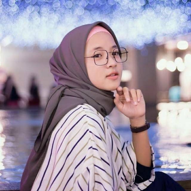 Kacamata Nisa sabyan
