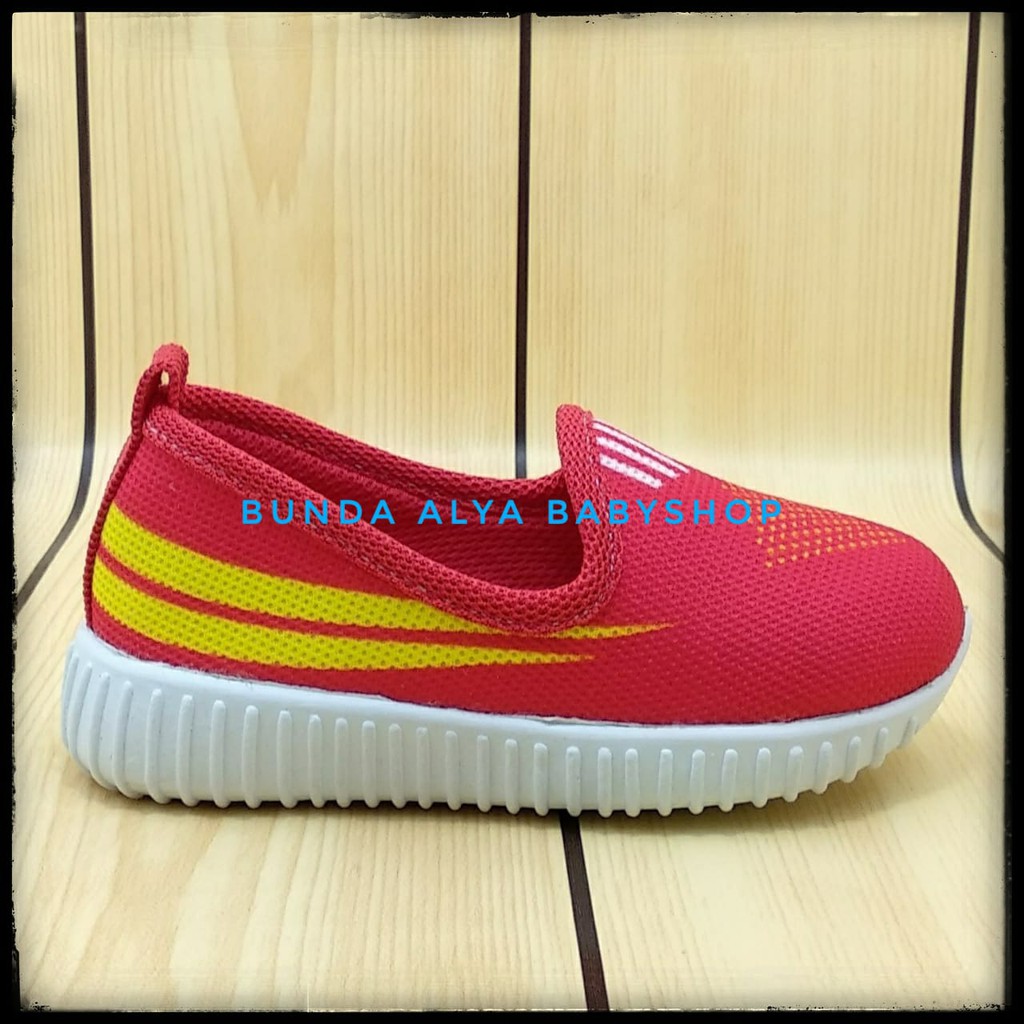 Sepatu Anak Perempuan Usia 1 2 3 4 5 6 Tahun Size 22 - 35 Garis MERAH - Sepatu Anak Cowok Cewek Alas Karet Anti Licin