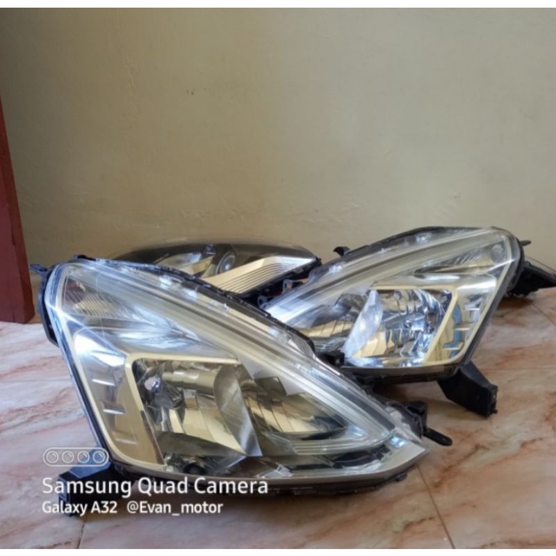 Headlamp lampu depan Nissan grand Livina tahun 2013-2018