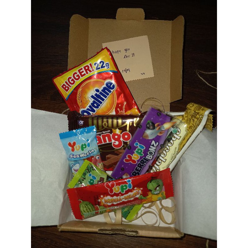 

Mini gift box | Snack Gift | Kado ultah, wisuda, dll