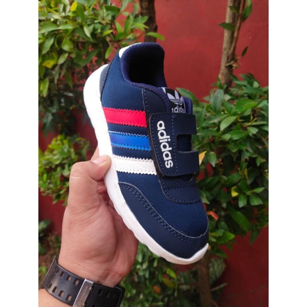 SEPATU SNEAKERS ANAK LAKI DAN PEREMPUAN ADIDAS CLOUDFOAM PEREKAT VELCRO SEPATU SEKOLAH ANAK