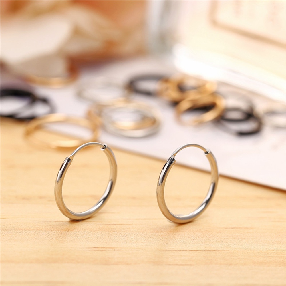 Mxbeauty Anting Bulat Geometris 3 Ukuran Warna Hitam / Silver Gaya Punk Hip-Hop Untuk Wanita