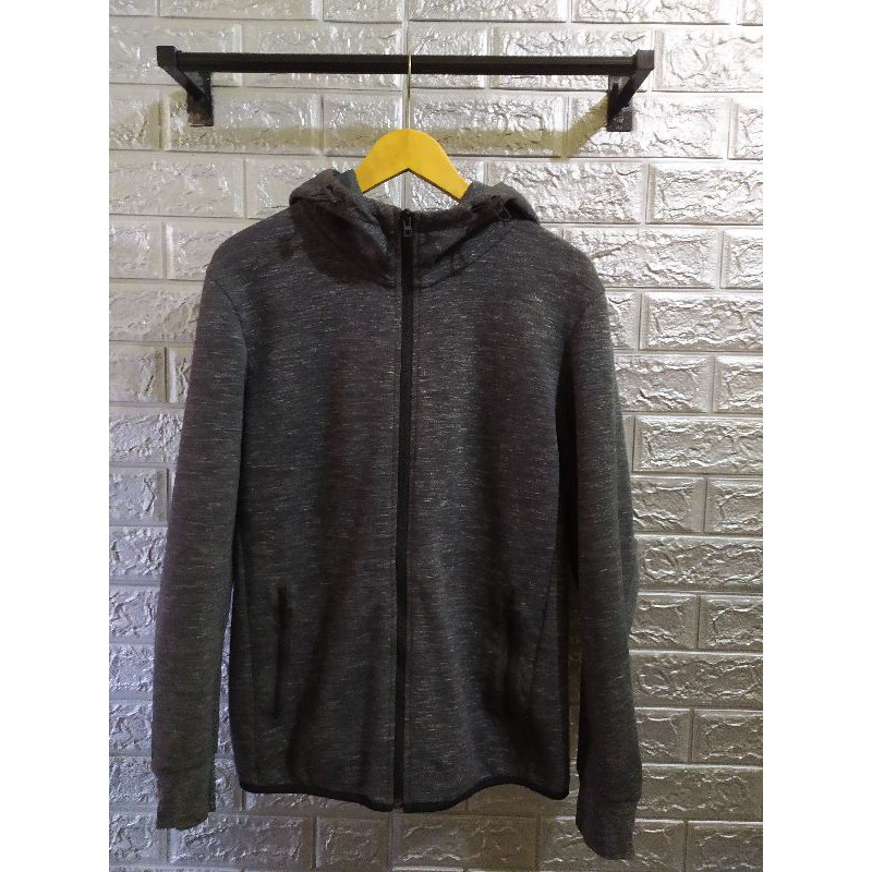 Jaket hoodie uniqlo dry ex size L second