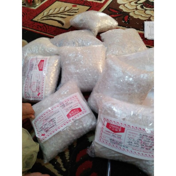 

beras cianjur putih dan puleun