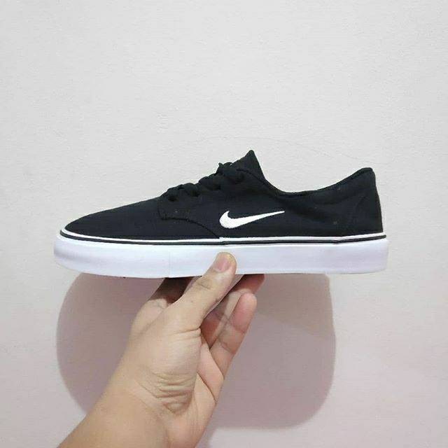 sepatu skate nike