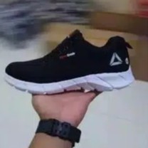 sepatu sport adinova Turboo-hitam