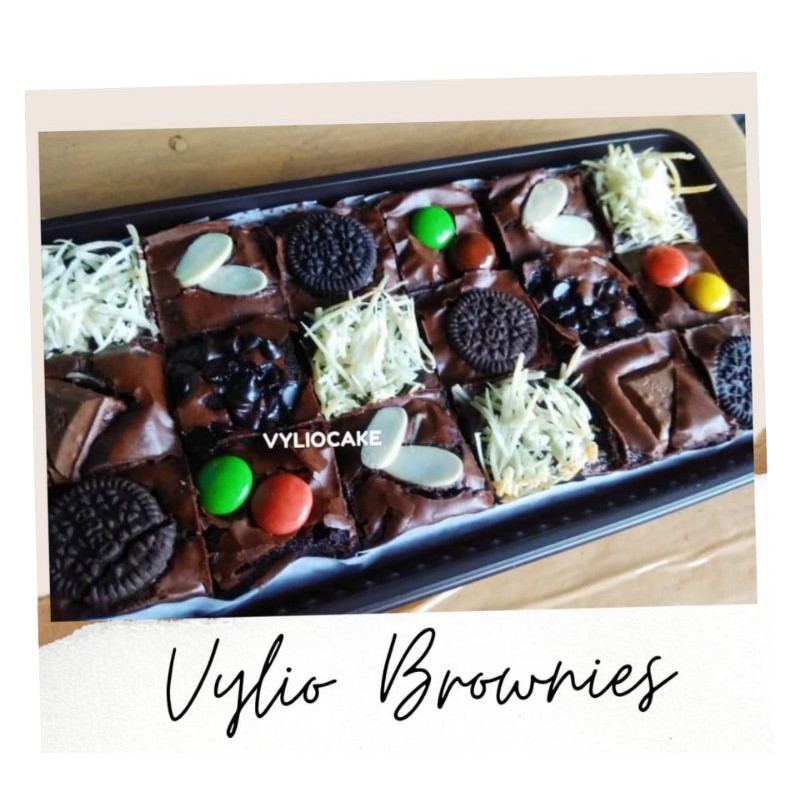 

Brownies 18 slice topping mix (20x10)