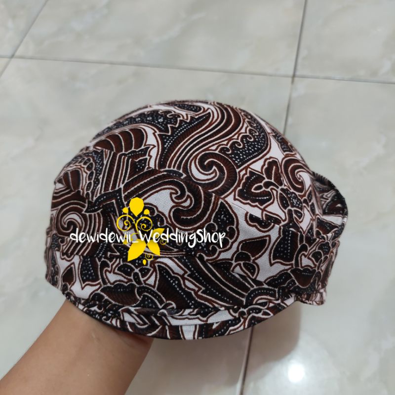 Set Jarik Cewek Cowok + Blangkon, Motif Pisang bali putih