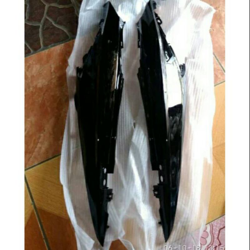 Cover bodi belakang body samping kanan kiri L R Revo Fit Fi Revo FI injeksi K03 HITAM ORIGINAL