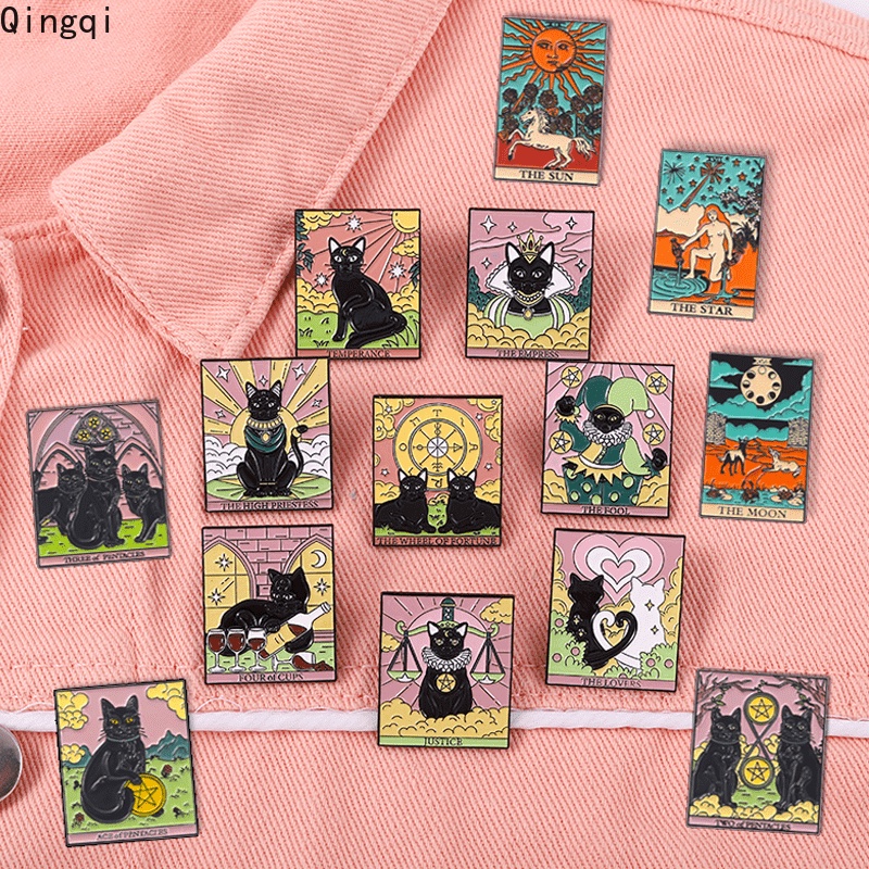 Bros Pin Enamel Bentuk Matahari Bulan Kucing Hitam Kartu Tarot Gaya Punk Untuk Aksesoris