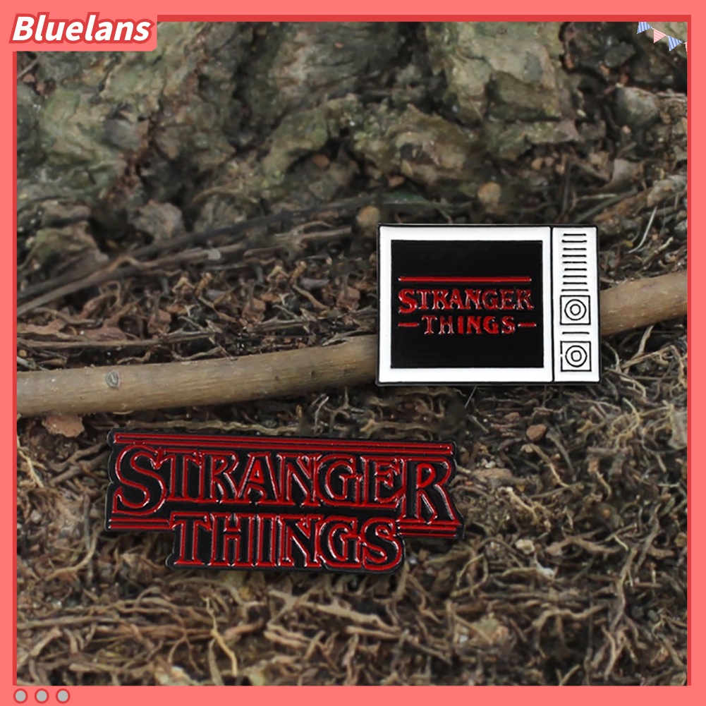 Bluelans Pin Bros Lencana Desain Kartun TV Tulisan Inggris Stranger Things Untuk Dekorasi Pakaian