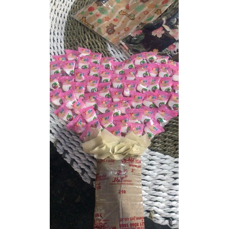 

BUKET BUNGA LOVE BUKET YUPI BY LILY.CRAFT