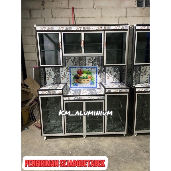 Rak piring 4 pintu full kaca kaki roda