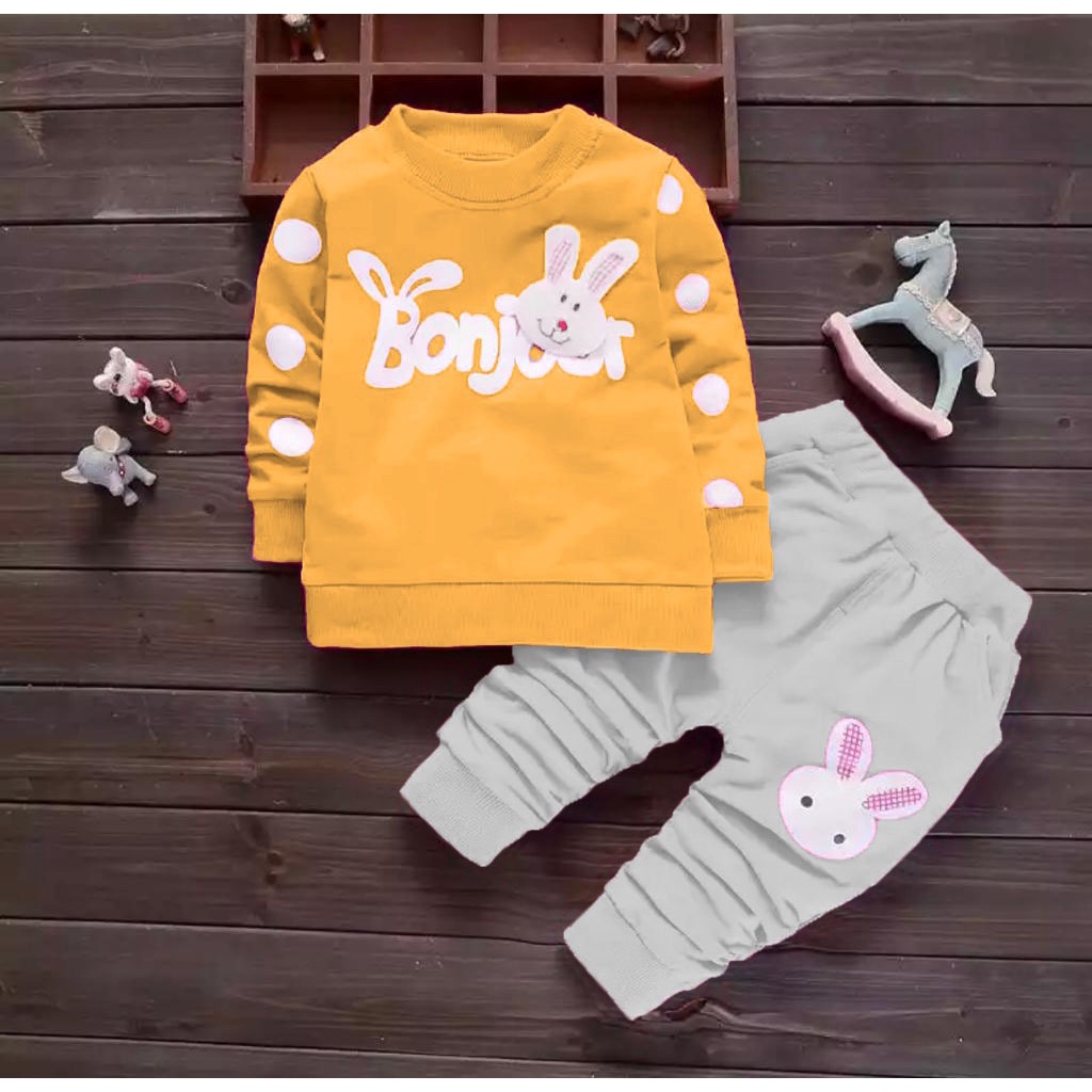 SETELAN SWEATER BAYI ANAK PEREMPUAN MOTIF BONJOUR KELINCI SIZE 1-5 TAHUN BAHAN BABYTERRY LEMBUT/ SETELAN SWEATER BAYI ANAK PEREMPUAN/ SWEATER BAYI ANAK CEWE/ SETELAN SWEATER BAYI ANAK CEWE/ SWEATER BAYI PEREMPUAN TERLARIS