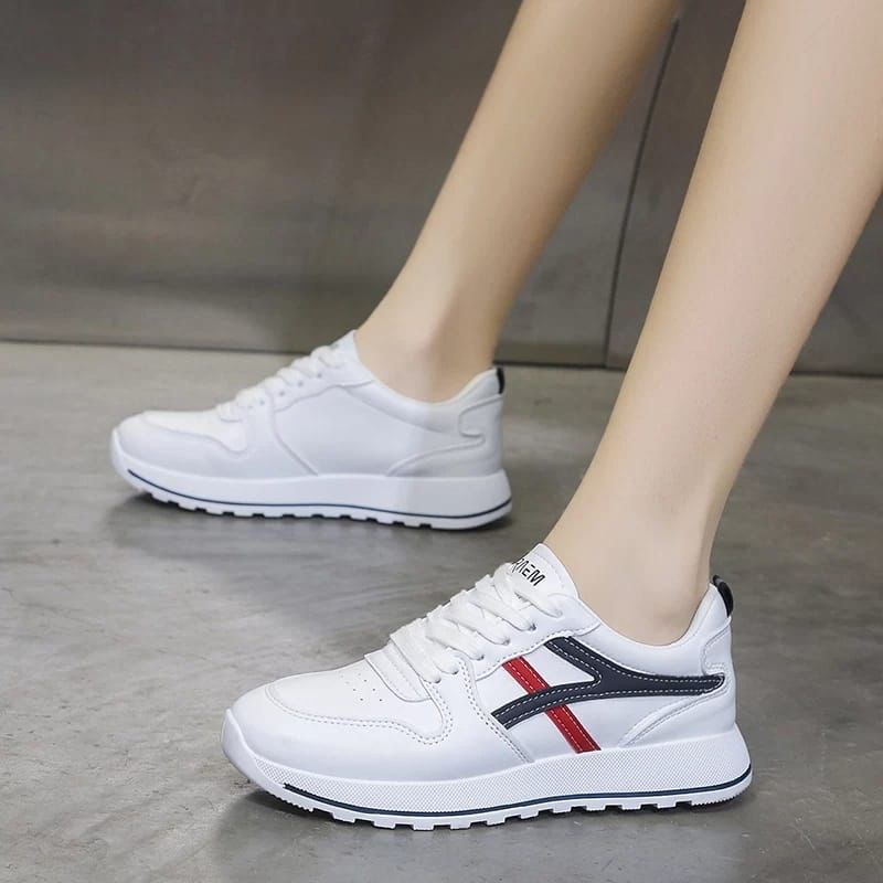 sepatu sneakers wanita model santai fashion