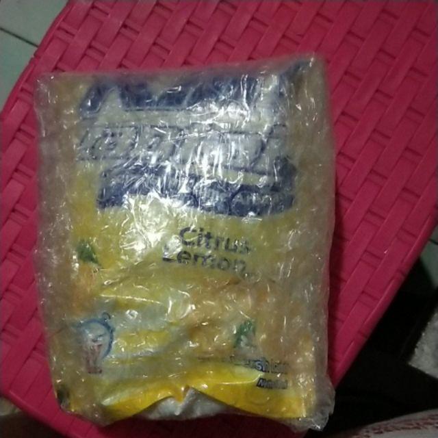So Klin Lantai Kuning Citrus Lemon 400 Ml Refill