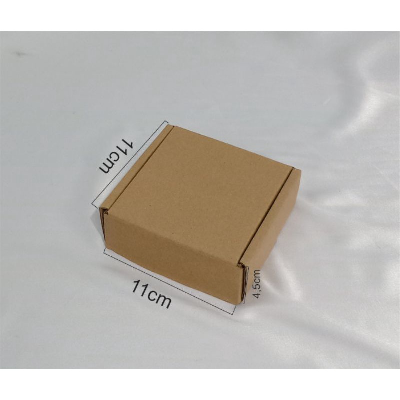 

BOX / KOTAK / KARDUS 11x11x4.5 cm Polos / Die Cut/ Box Hampers/ Box Gift (10 PCS)