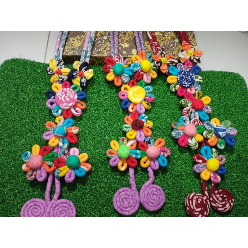 Kalung bunga batik batica
