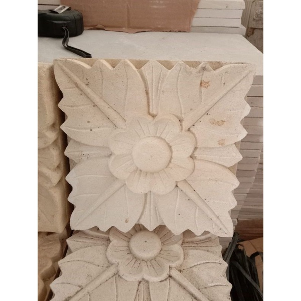 ornamen batu ukiran 20x20cm