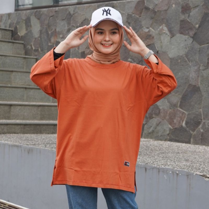 Atasan kaos wanita model oversized lengan 7/8